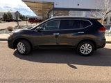 Used 2017 Nissan Rogue SV image 2
