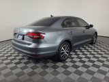 Used 2017 Volkswagen Jetta SE image 3