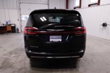Used 2023 Chrysler Pacifica Touring-L image 4