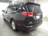 Used 2017 Chrysler Pacifica Limited image 4