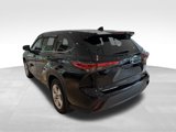 Used 2021 Toyota Highlander LE image 2