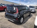 Used 2023 Kia Soul LX w/ LX Technology Package image 5