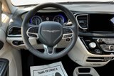 Used 2022 Chrysler Pacifica Touring-L image 5