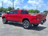 Used 2018 Toyota Tacoma TRD Off-Road image 2