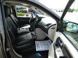 Used 2016 Chrysler Town & Country Touring image 2