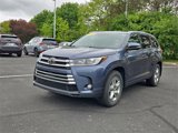 Used 2017 Toyota Highlander Limited image 2