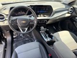 Used 2024 Chevrolet Trax LT w/ LT Convenience Package image 2