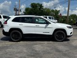 Used 2023 Jeep Cherokee Altitude Lux image 2