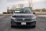 Used 2022 Volkswagen Jetta SE image 2
