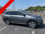 Used 2017 Nissan Pathfinder SV image 2
