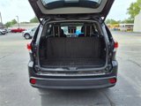 Used 2019 Toyota Highlander SE image 6