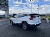 Used 2024 GMC Terrain SLT image 3