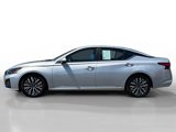Used 2023 Nissan Altima 2.5 SV image 2