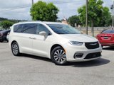 Used 2021 Chrysler Pacifica Touring-L image 2