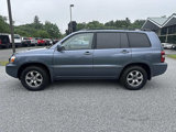 Used 2005 Toyota Highlander 4WD V6 w/ 3rd Row image 2