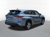 Used 2022 Toyota Highlander LE image 3