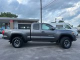 Used 2016 Toyota Tacoma TRD Off-Road image 2
