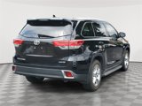Used 2017 Toyota Highlander Limited Platinum image 6