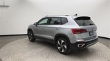 Used 2024 Volkswagen Taos SE image 4