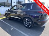 Used 2022 Mitsubishi Outlander SE image 2