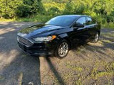 Used 2017 Ford Fusion SE w/ Fusion SE Technology Package image 2