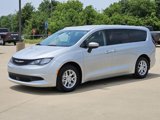 Used 2022 Chrysler Voyager LX image 3