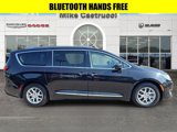 Used 2020 Chrysler Pacifica Touring-L image 3