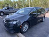 Used 2017 Chrysler Pacifica LX image 2