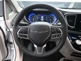Used 2023 Chrysler Pacifica Touring-L image 3