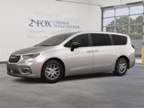 New 2025 Chrysler Pacifica Select image 2