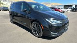 Used 2018 Chrysler Pacifica Limited image 2