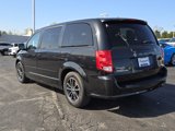 Used 2016 Dodge Grand Caravan SE image 3