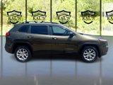 Used 2016 Jeep Cherokee Sport image 4