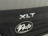 Used 2017 Ford Expedition XLT image 5