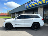 Used 2017 Jeep Grand Cherokee Altitude image 4