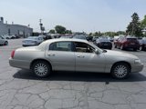 Used 2005 Lincoln Town Car Signature image 4