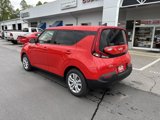 Used 2022 Kia Soul LX image 2