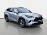 Used 2023 Toyota Highlander XLE image 3