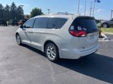 Used 2020 Chrysler Pacifica Touring-L image 3