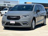 New 2025 Chrysler Pacifica Select image 3