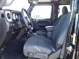 New 2025 Jeep Gladiator Sport image 4