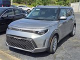 Used 2023 Kia Soul LX image 2