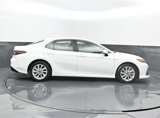 Used 2022 Toyota Camry LE image 2