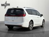 New 2025 Chrysler Pacifica Pinnacle image 5