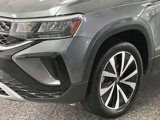 Used 2022 Volkswagen Taos SE w/ Panoramic Sunroof Package image 6
