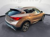 Used 2017 INFINITI QX30 Premium image 5