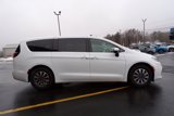 Used 2023 Chrysler Pacifica Touring-L image 3
