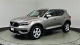 Used 2022 Volvo XC40 T4 Momentum image 3
