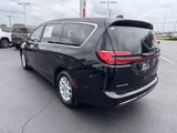 Used 2023 Chrysler Pacifica Touring-L image 3