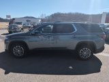 Used 2023 Chevrolet Traverse LT image 2